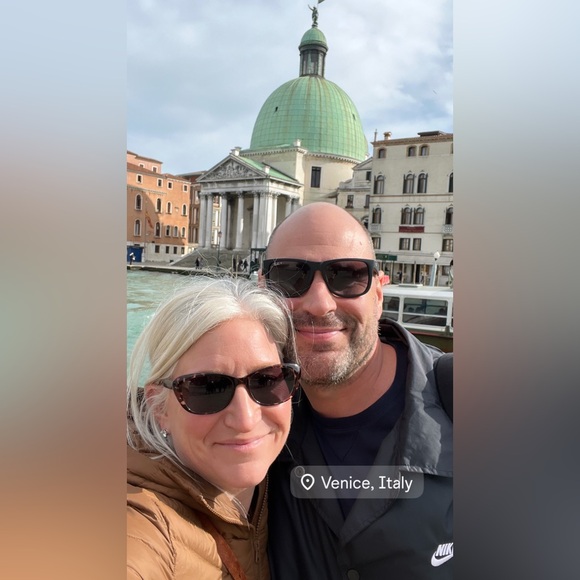 Meet your Posher, Vicki โ๏ธ๐ - Picture 4 of 17